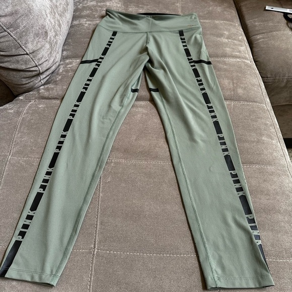 PINK Victoria's Secret Green Leggings with Black Accents - Picture 4 of 8